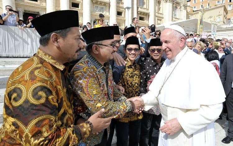 https://www.dutaislam.com/2019/09/kunjungi-vatikan-gus-yaqut-dan-paus-saling-mendoakan.html